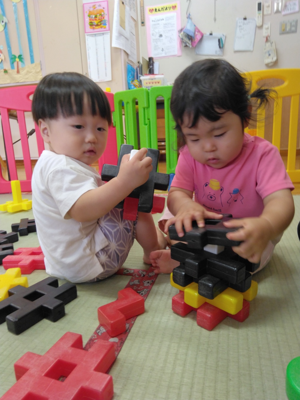 ブロック遊びを楽しむども (3)