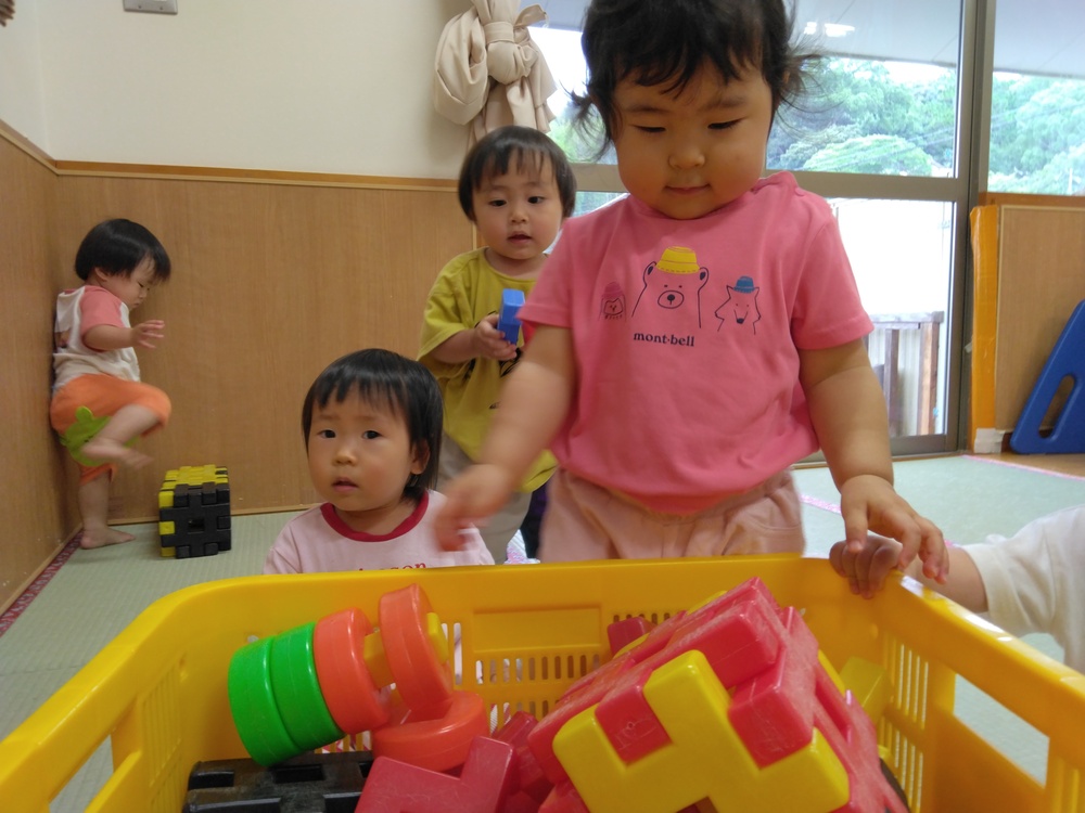 ブロック遊びを楽しむども (6)