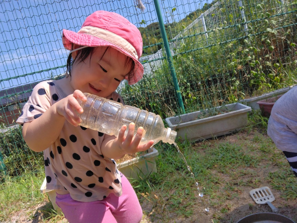 どろんこ遊びの様子 (2)