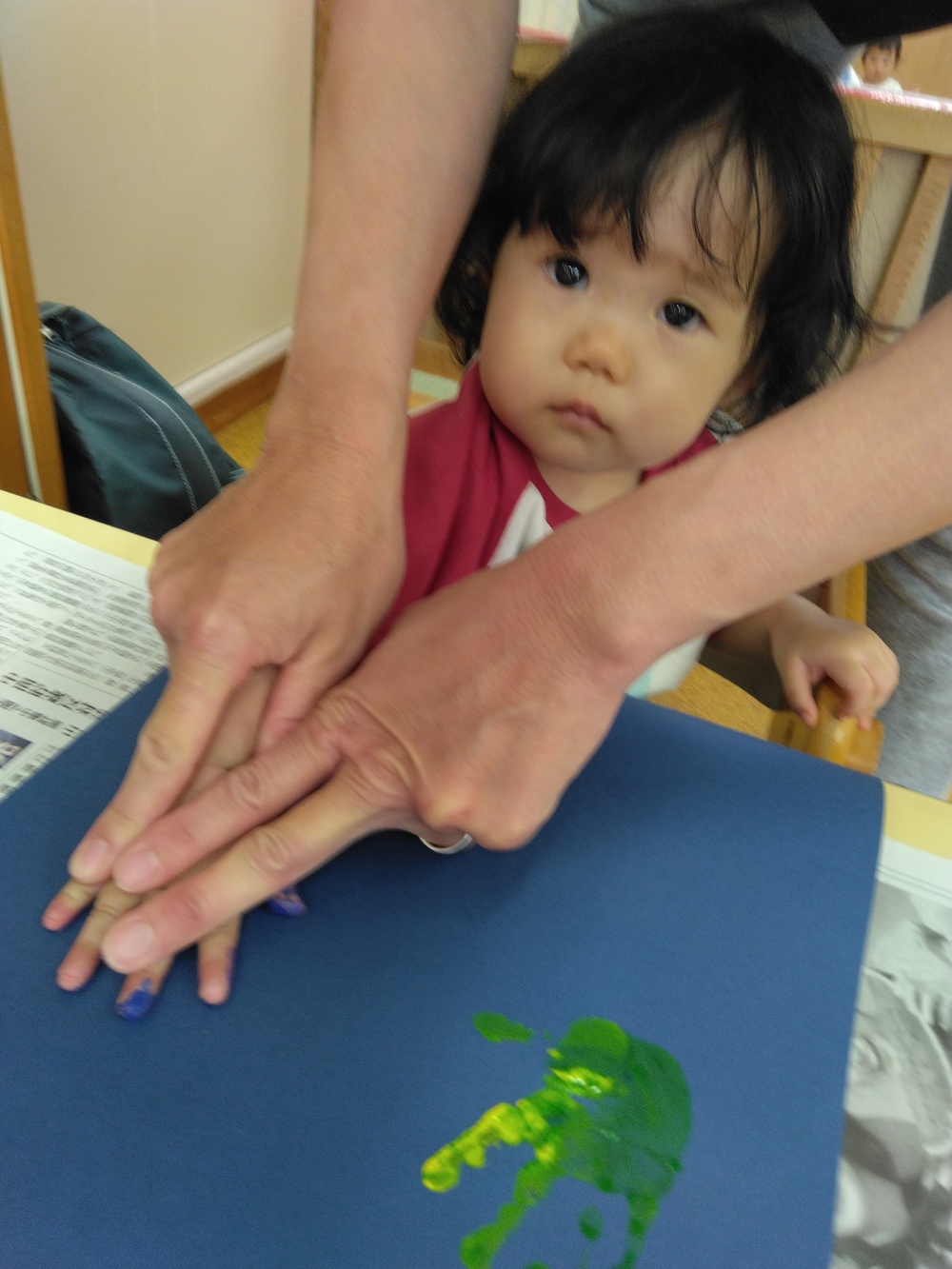 手形を取る様子2