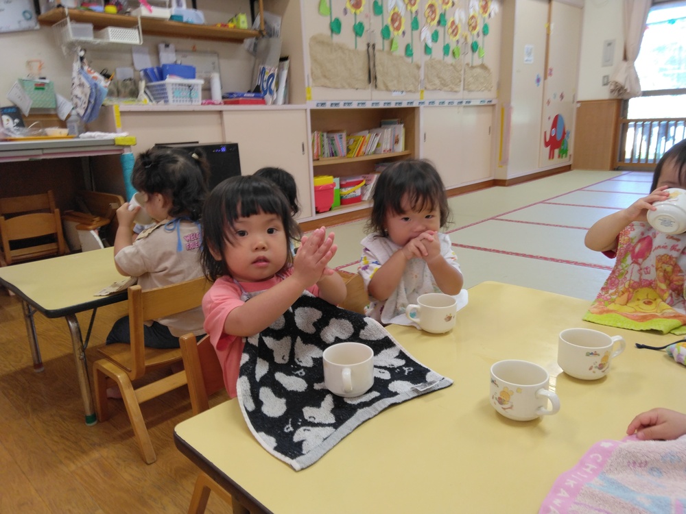 給食の様子 (1)