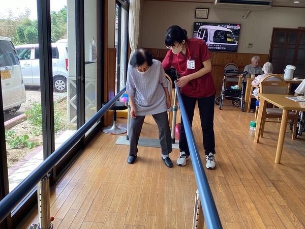 片足を挙げようと頑張り中