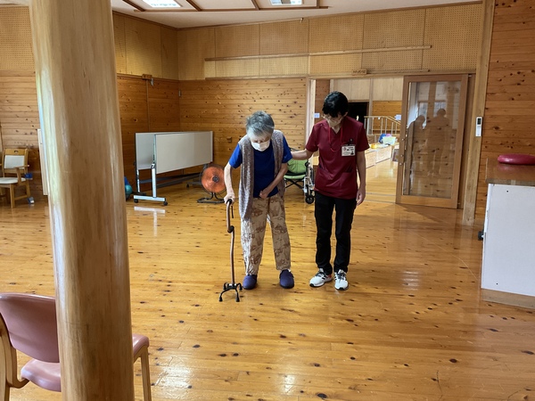 歩いています