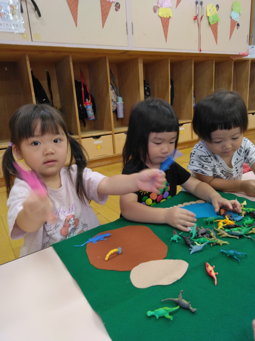 恐竜で遊ぶ (1)