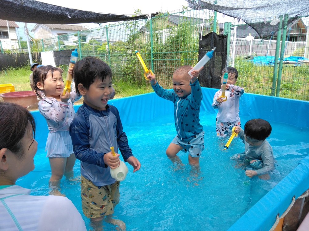 プール遊び