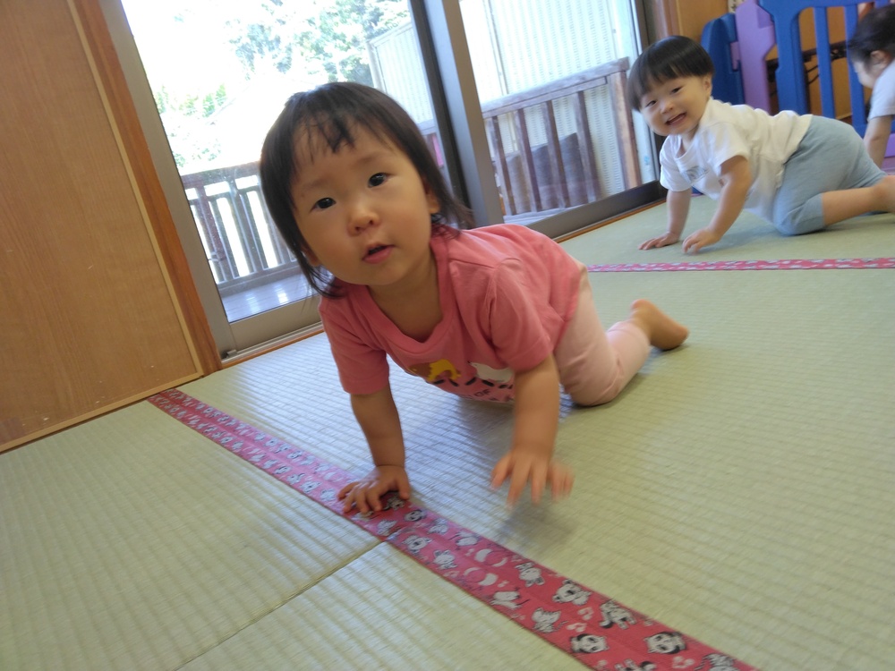 体操を楽しむ子ども (1)