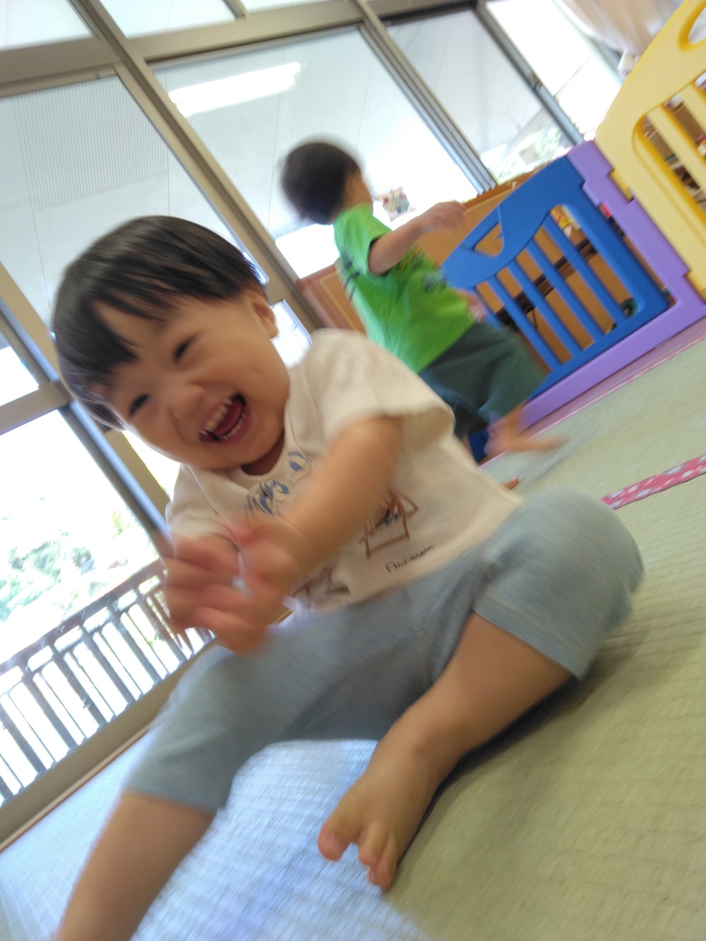 体操を楽しむ子ども (5)