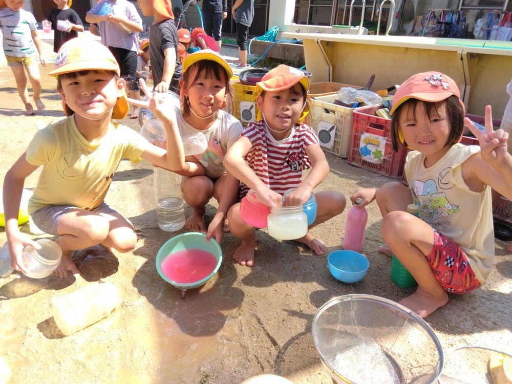 色水をしている様子１