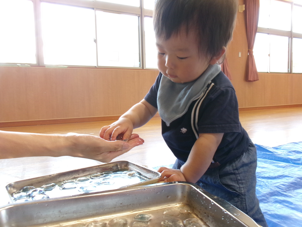 感触遊びの様子