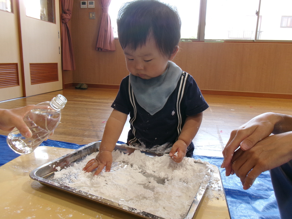 感触遊びの様子
