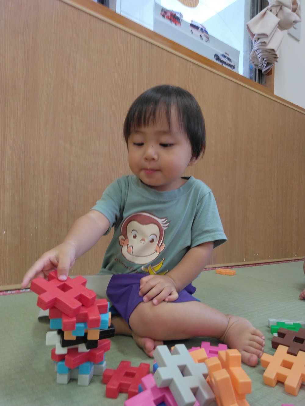 井形ブロックで遊ぶ子ども⑵