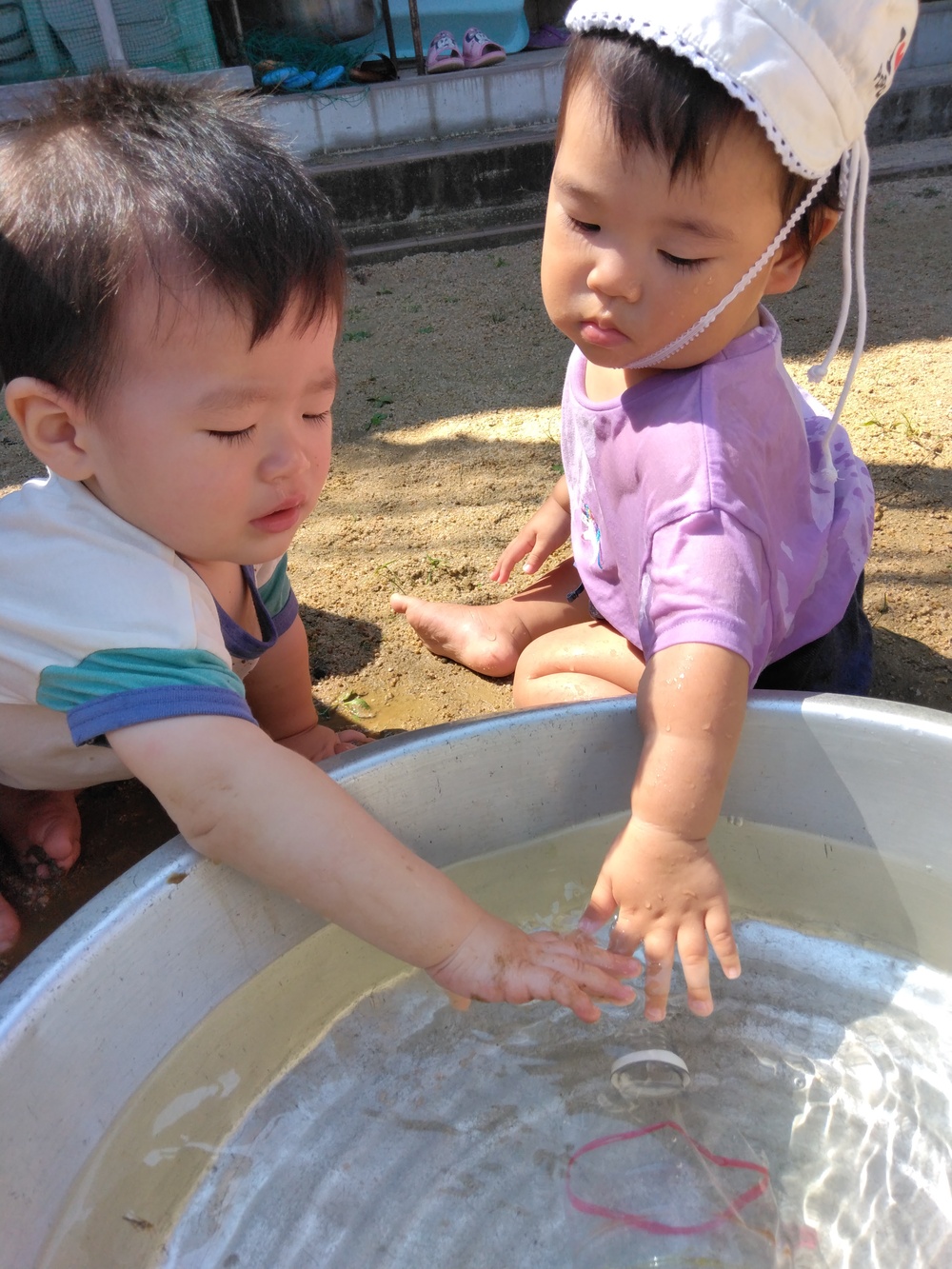 どろんこ遊びの様子　 (2)