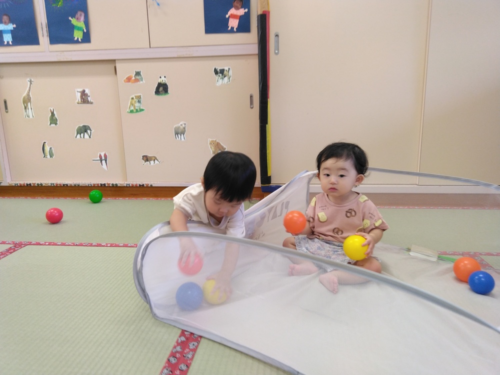 ボール遊びの様子　 (2)