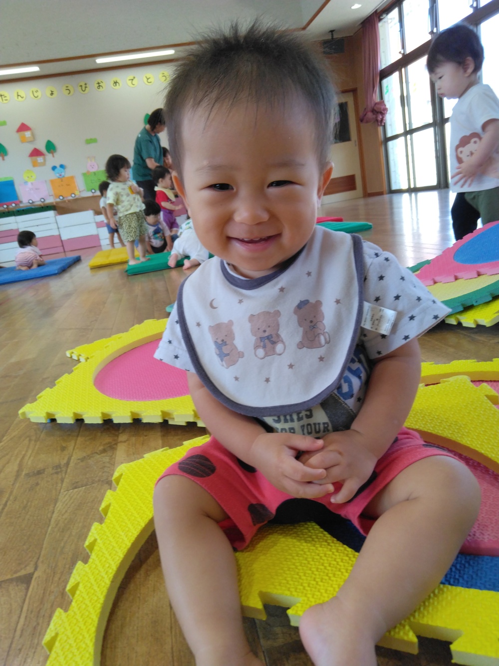 遊戯室で遊ぶ様子１