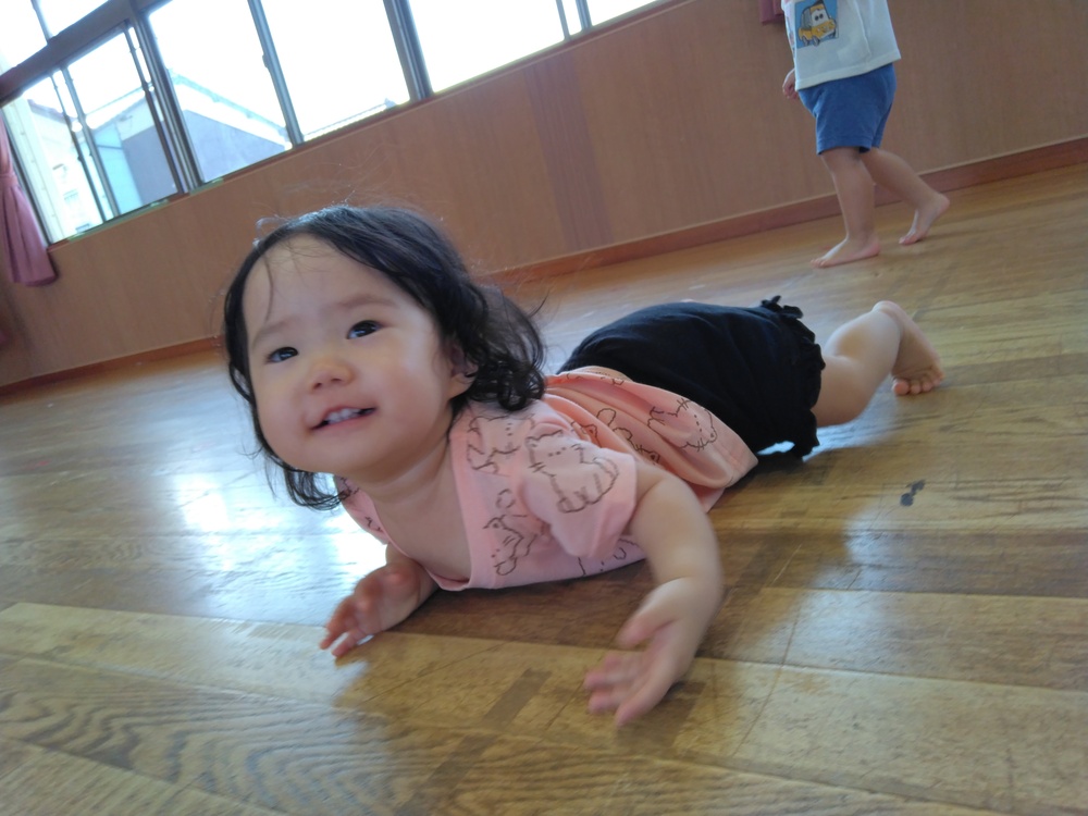 遊戯室で遊ぶ様子２