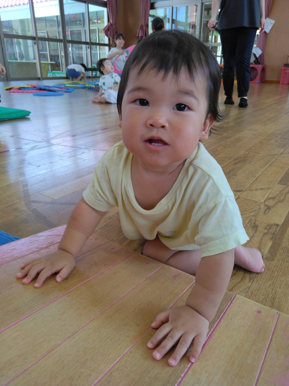 遊戯室で遊ぶ様子３