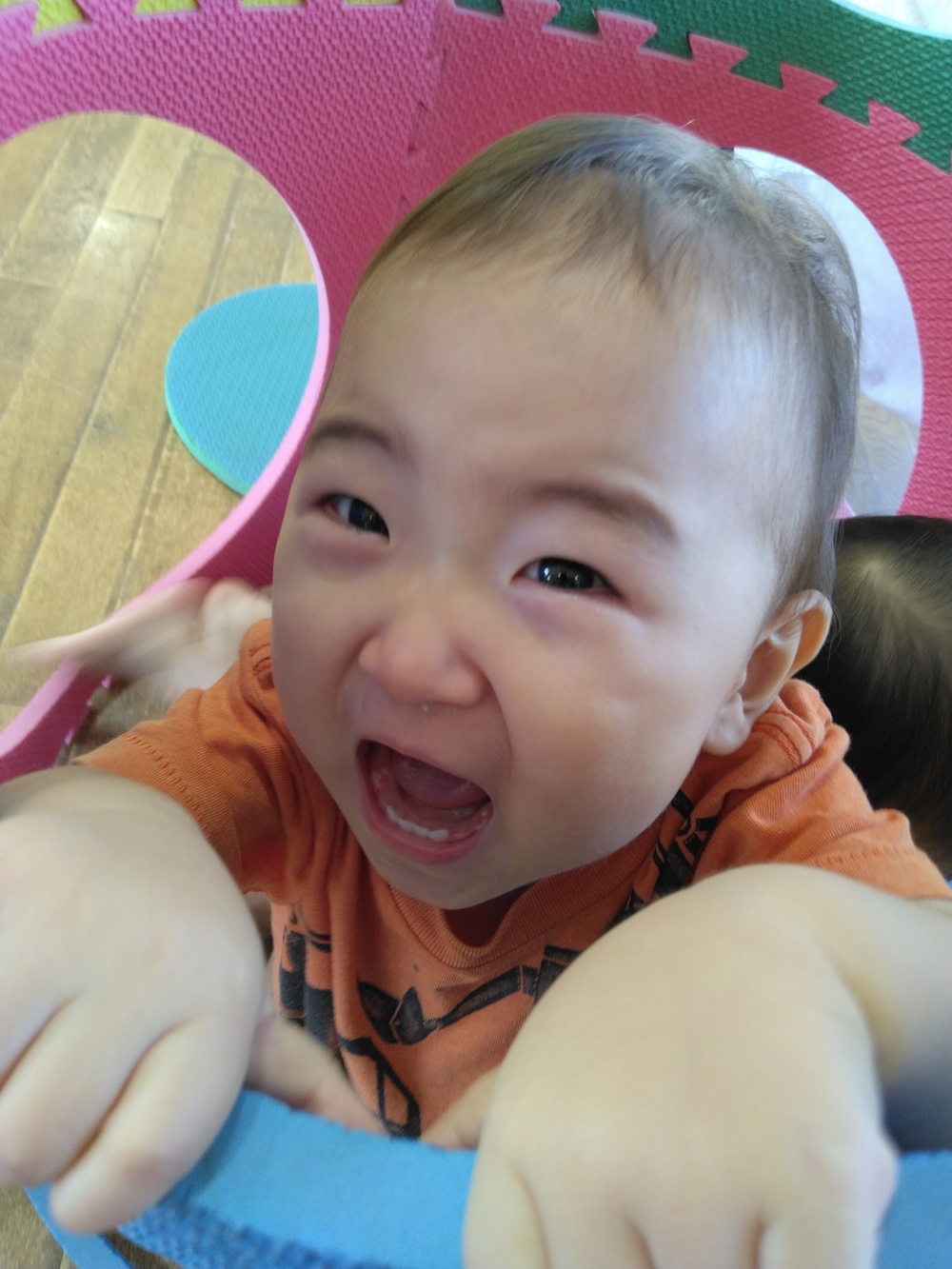 遊戯室で遊ぶ様子４
