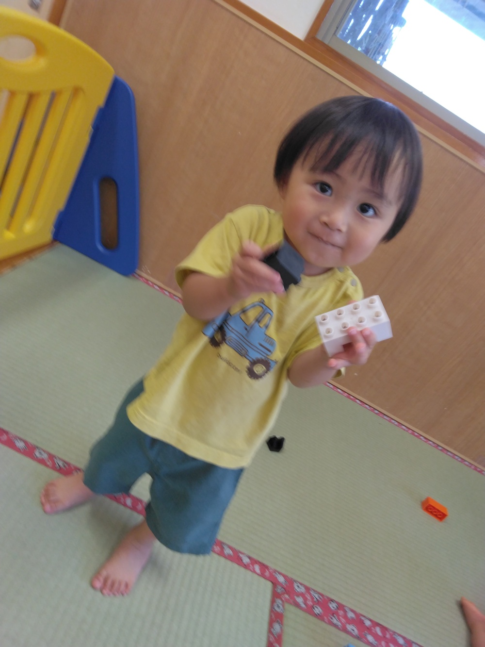 ブロック遊び楽しむ様子 (4)