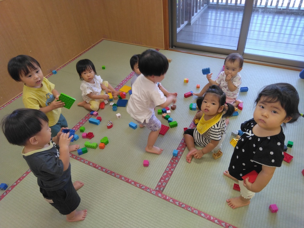 ブロック遊び楽しむ様子 (6)