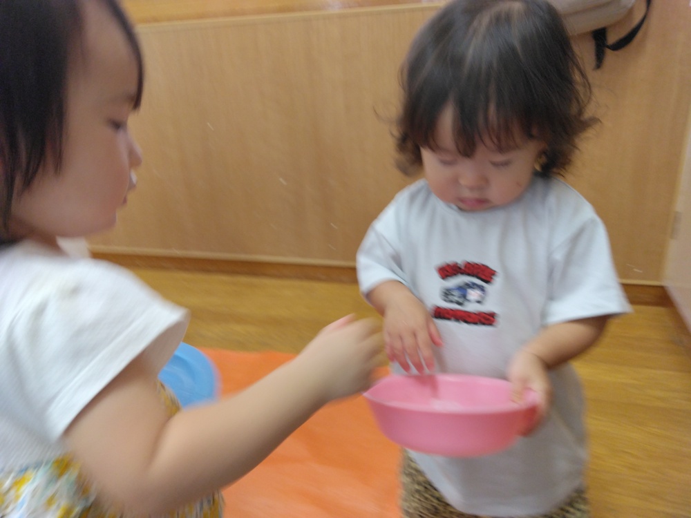 氷遊びの様子 (2)