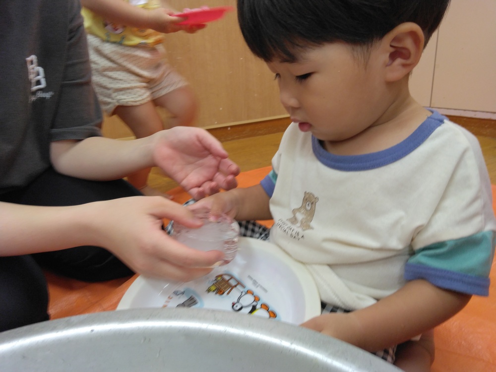 氷遊びの様子 (4)