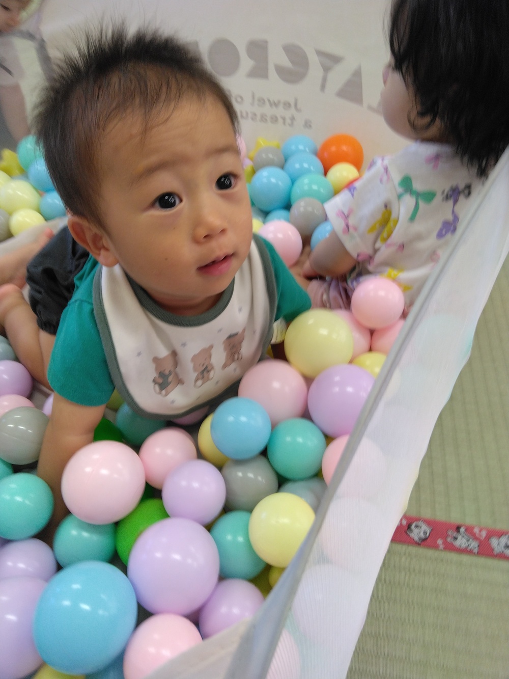 ボール遊びをする子ども　 (6)
