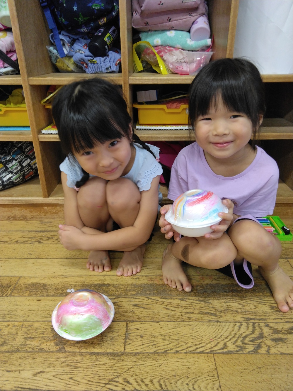 廃材遊びをしている様子