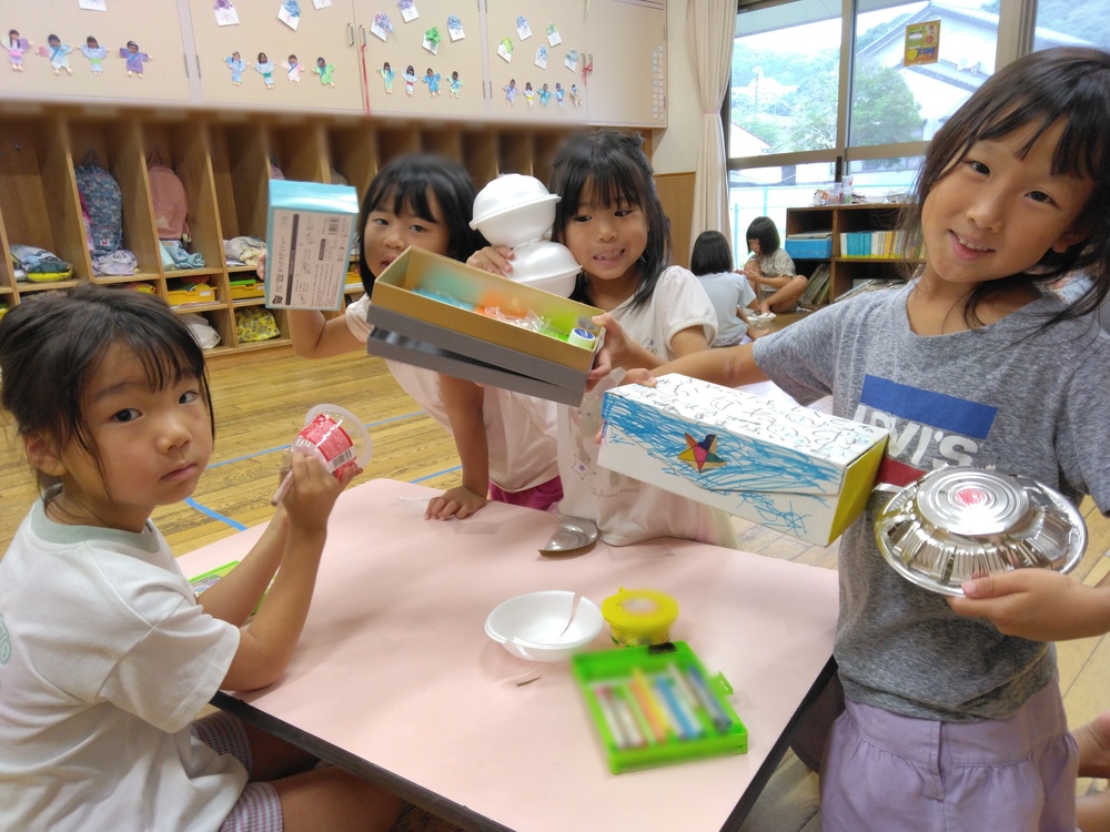 廃材遊びをしている様子4