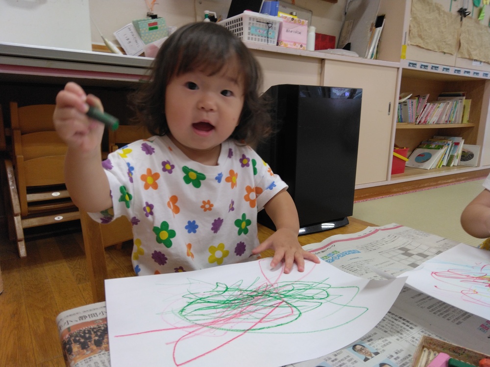 お絵描きをする子ども (6)