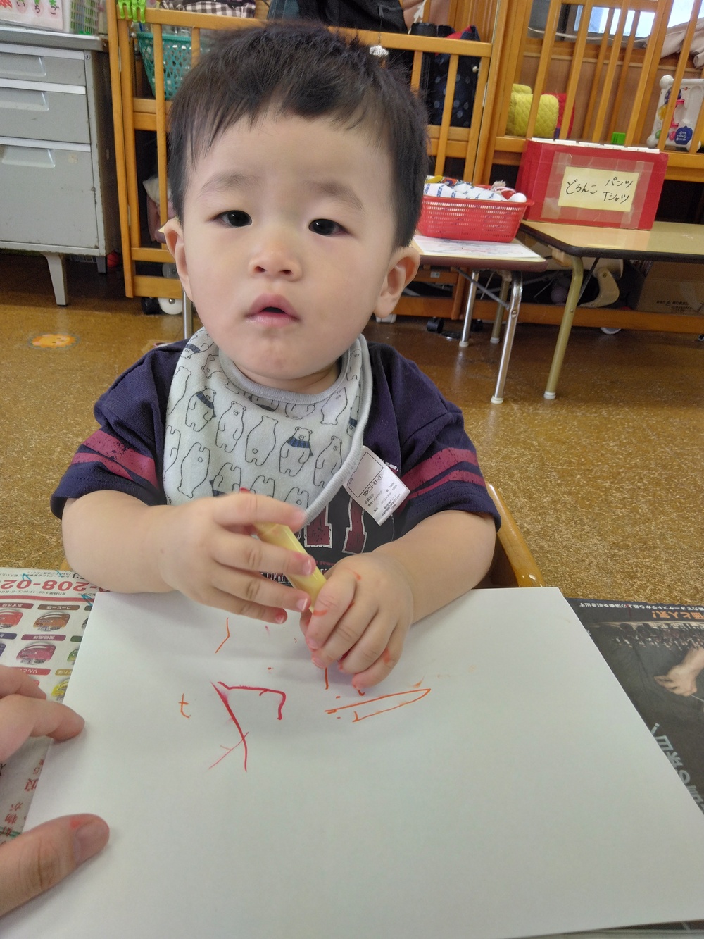 お絵描きをする子ども (6)
