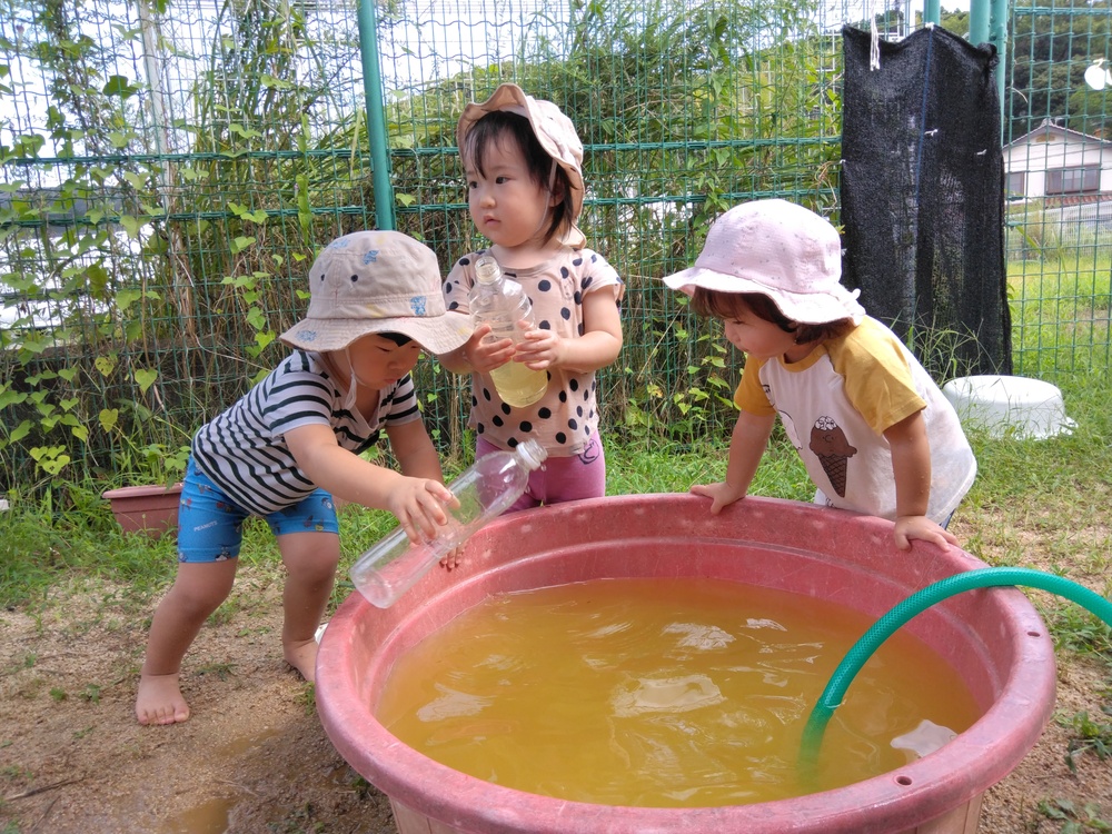 どろんこ遊びの様子 (1)