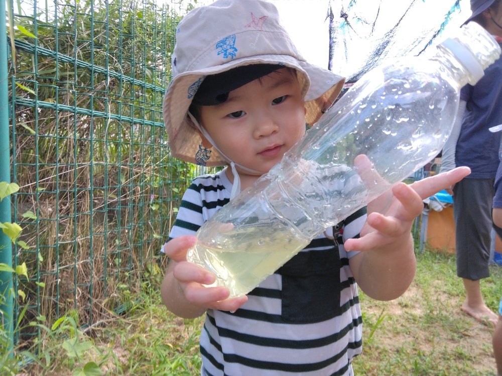どろんこ遊びの様子 (2)