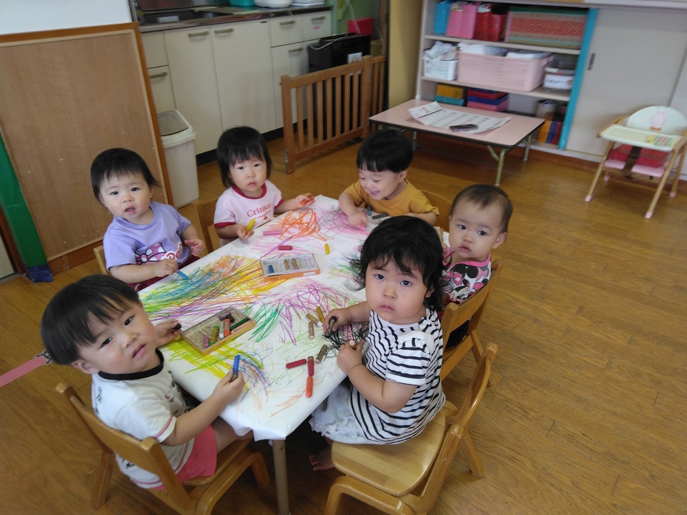 室内遊びを楽しむ様子 (1)