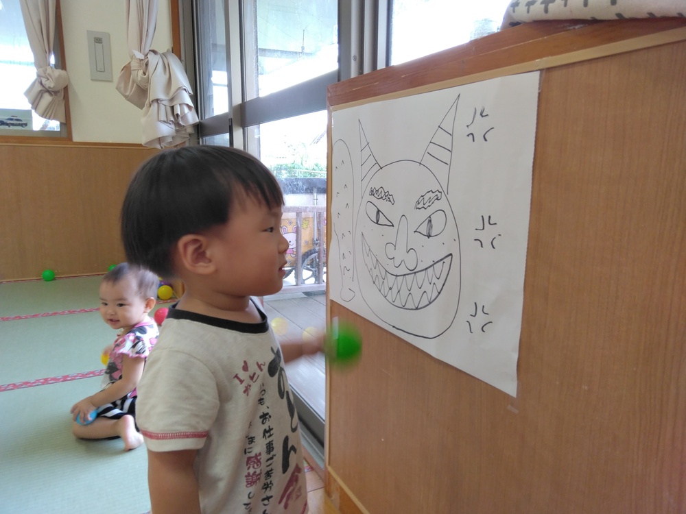 室内遊びを楽しむ様子 (4)