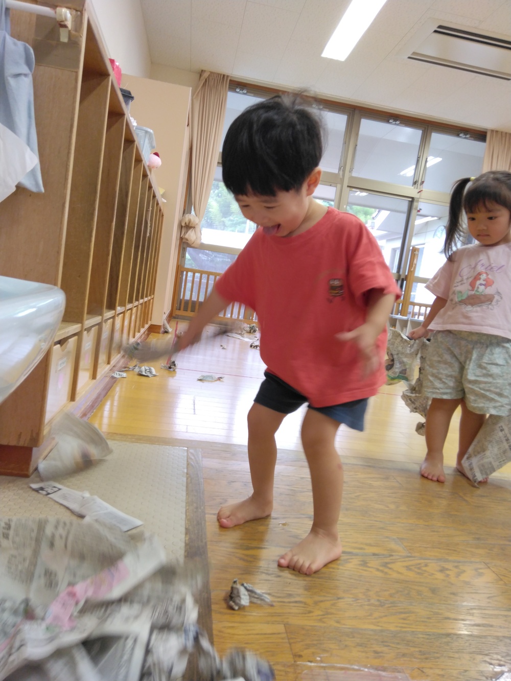 新聞紙遊び