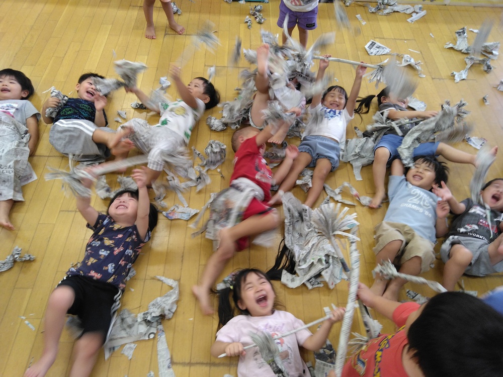 新聞紙遊び
