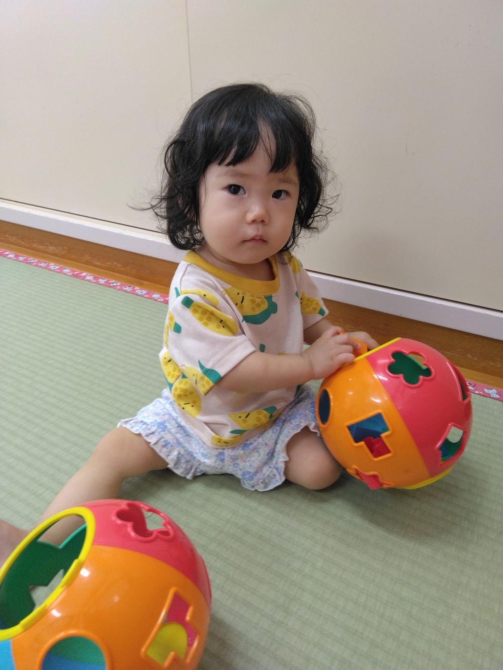 ブロックで遊ぶ様子　