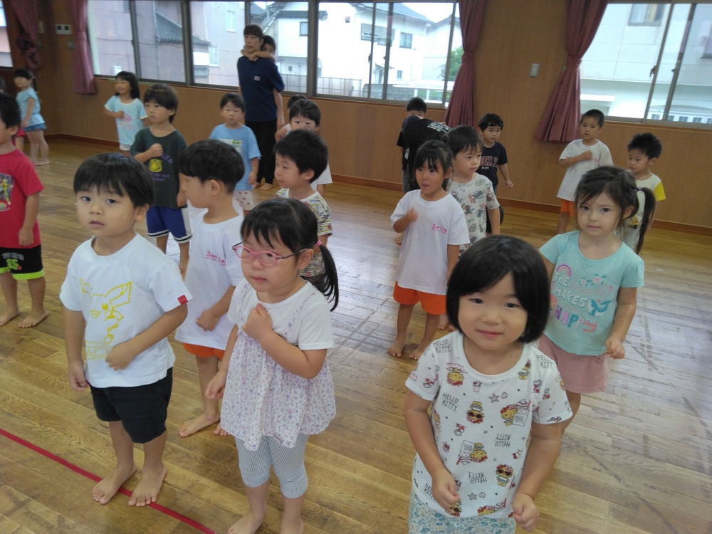 体操をしている様子２