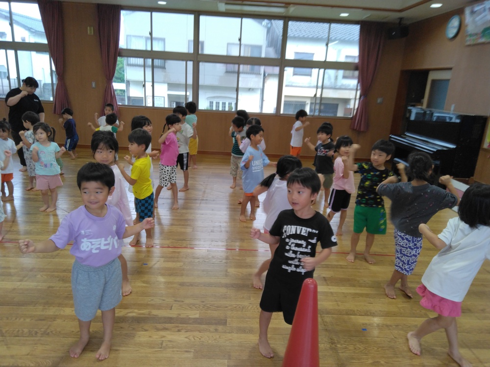 体操をしている様子３