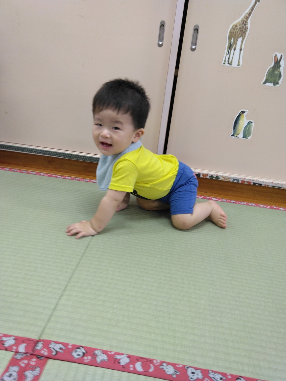 リズムをする子ども (2)