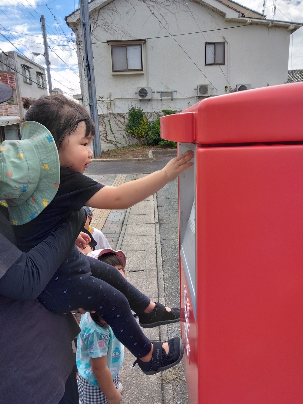 ポストに投函する