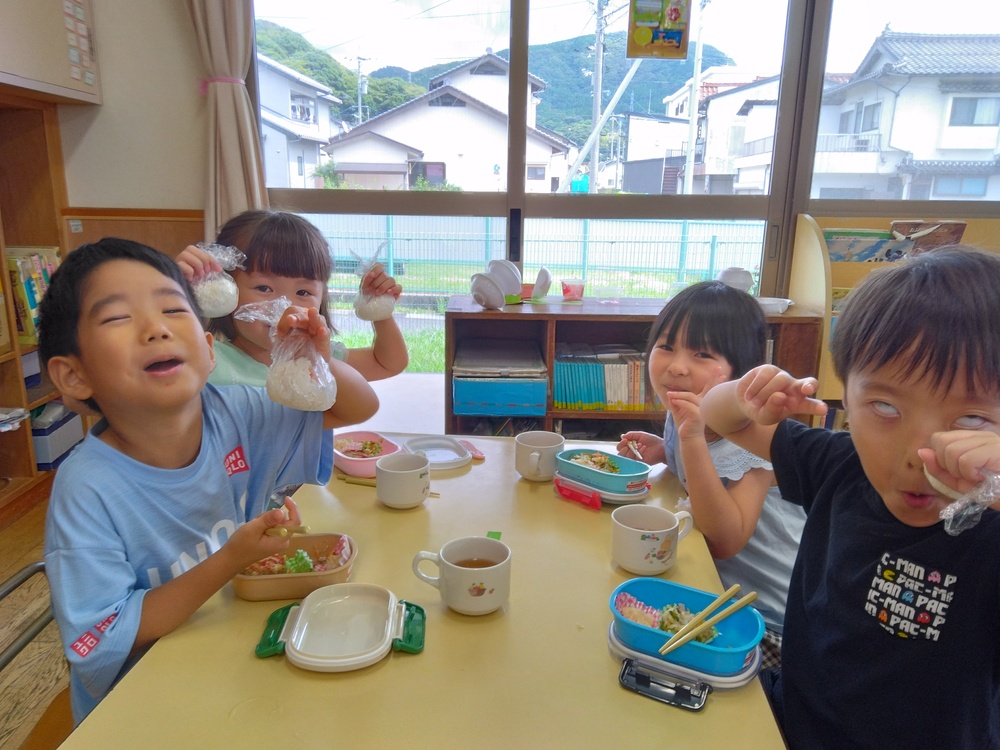 お弁当ごっこの様子1
