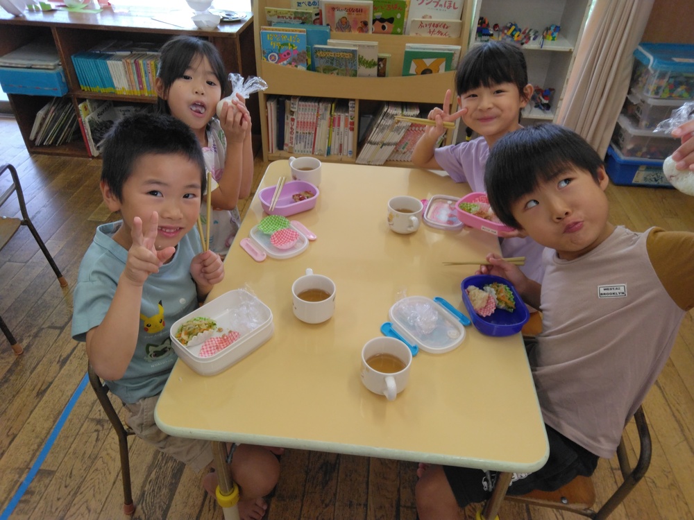 お弁当ごっこの様子2