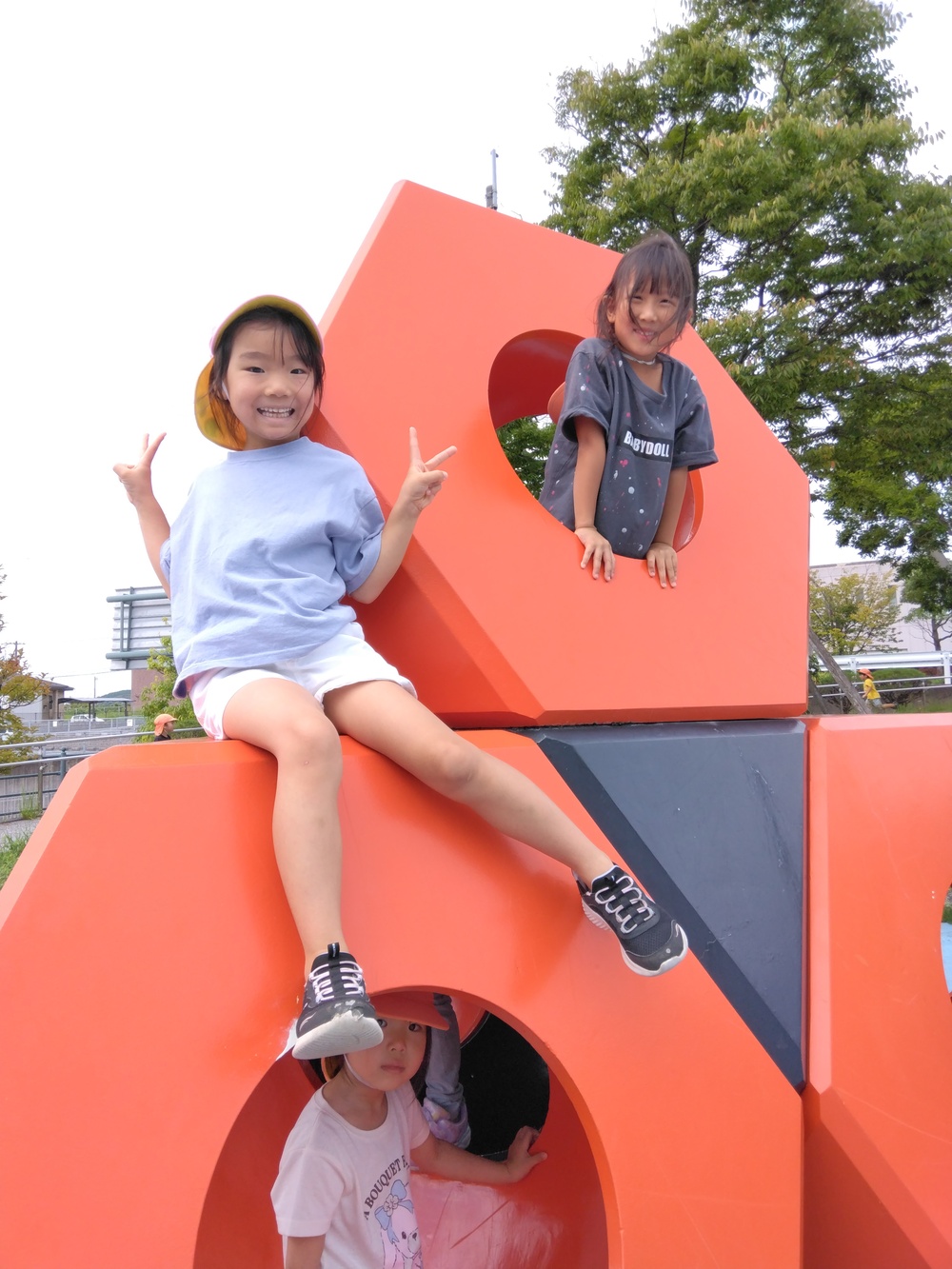 オブジェで遊ぶ様子１