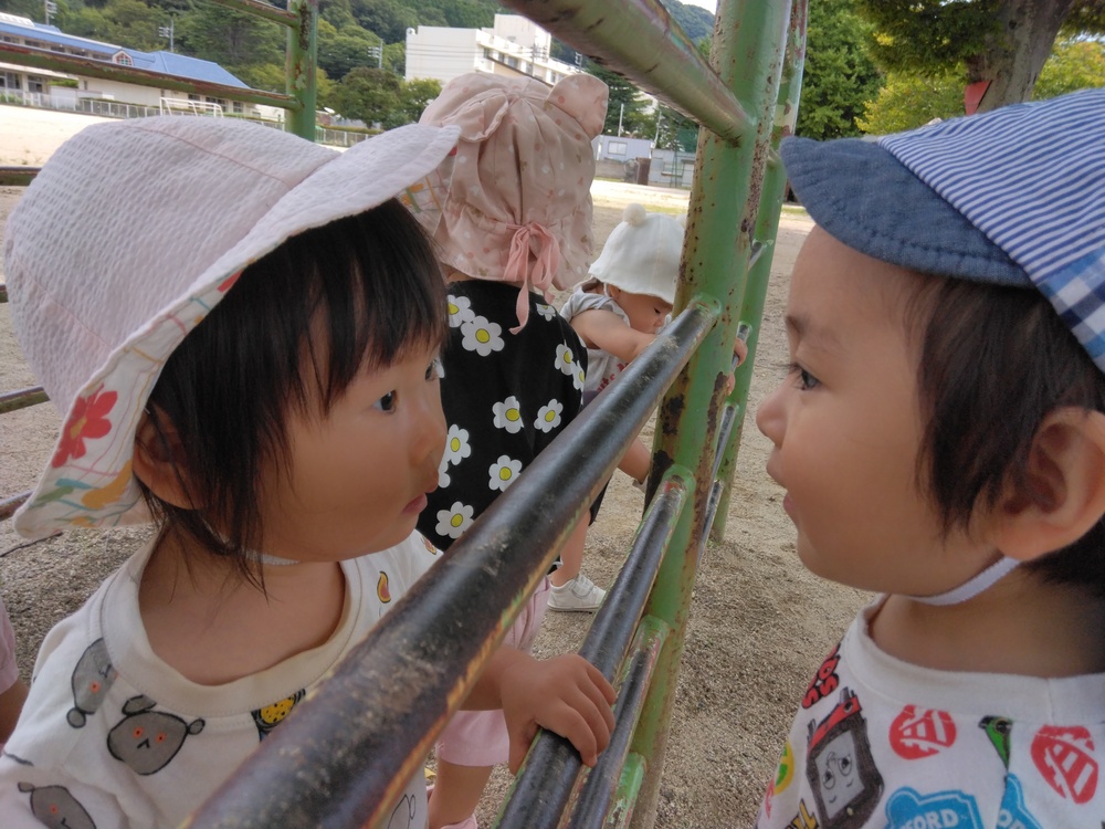 大田小で遊ぶ子ども (3)