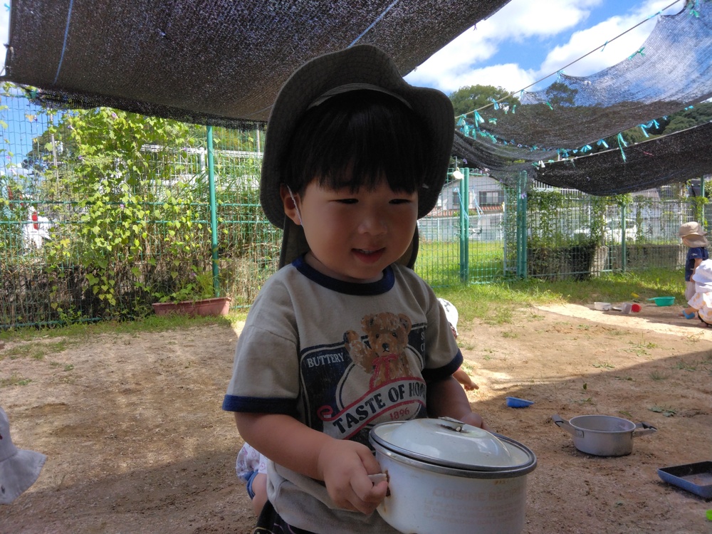 園庭遊びの様子 (1)