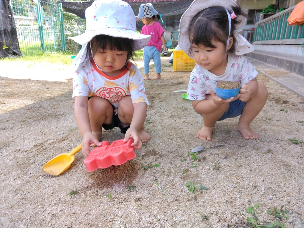 園庭遊びの様子 (2)