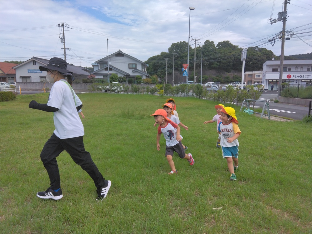 走る