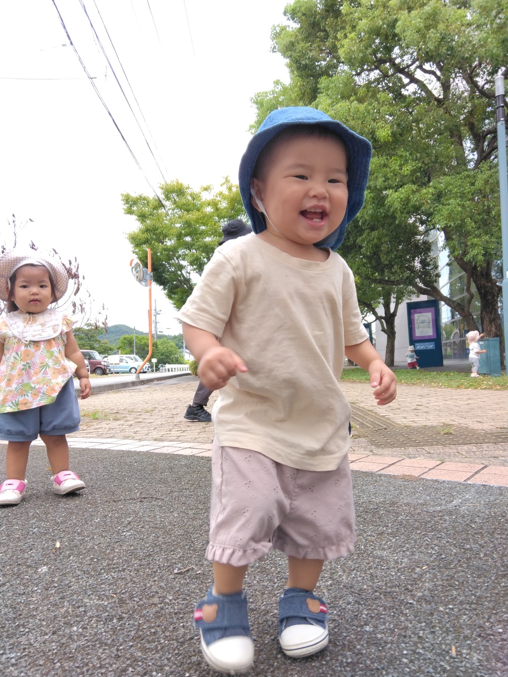 散歩を楽し子ども (4)