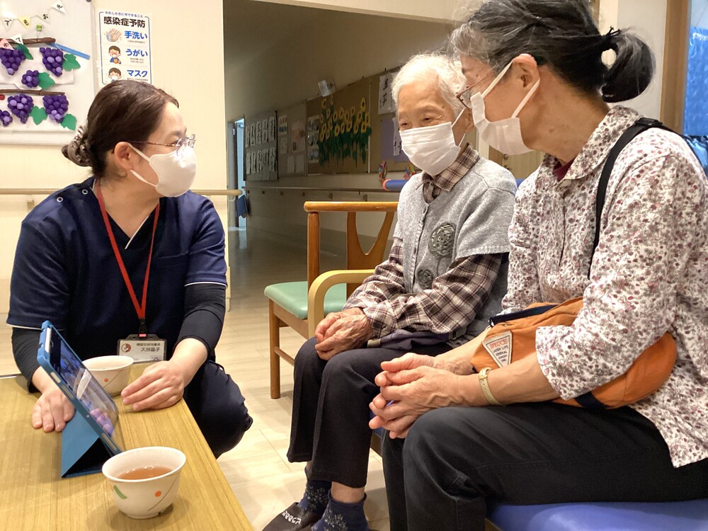 デイでの様子を伝える